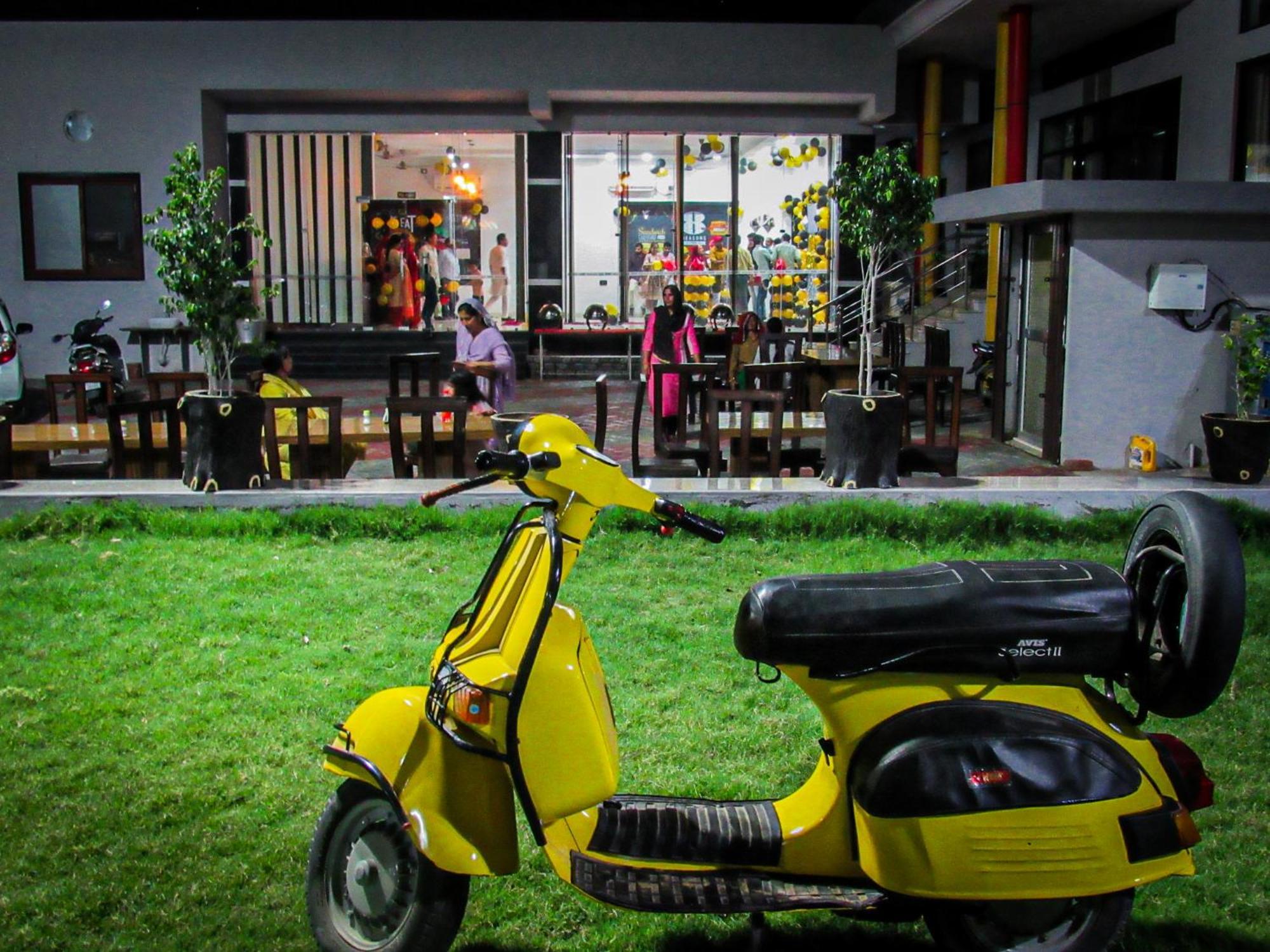 Sangam Hotel Chirawa エクステリア 写真